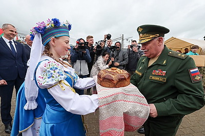 \"Максимально открытый и живой проект\". Агитационный патриотический поезд прибыл из России в Беларусь