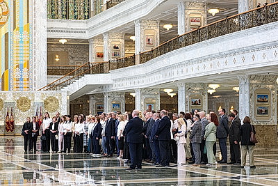 Сотрудники \"Белэнерго\" посетили с экскурсией Дворец Независимости