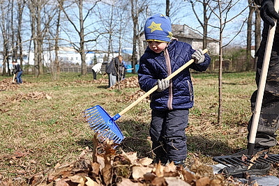 Республиканский субботник: председатель и члены Совета Республики трудились на благоустройстве мемориала