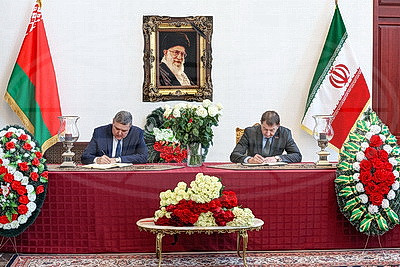 В книге соболезнований в посольстве Ирана в Беларуси продолжают оставлять записи