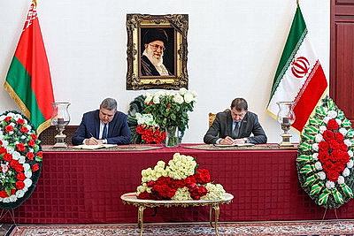 В книге соболезнований в посольстве Ирана в Беларуси продолжают оставлять записи