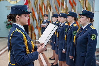 Сотрудники Минской региональной таможни торжественно приняли присягу в музее истории ВОВ
