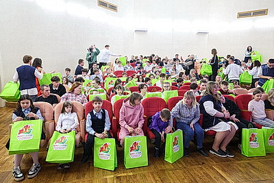 Песни и улыбки для детей и пожилых по всей стране. В Минске проходит акция \"Верить в себя\"