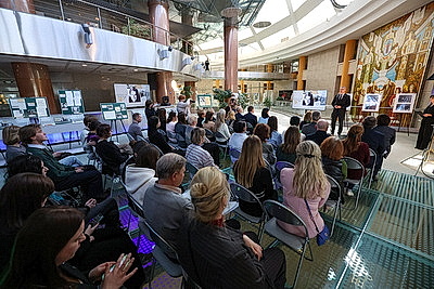 Выставка к 100-летию белорусского государственного деятеля Нины Снежковой открылась в НББ