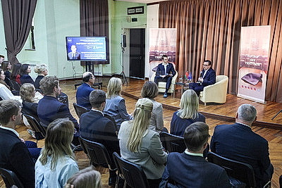 \"Разговор без галстуков\" состоялся в Академии управления