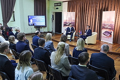 \"Разговор без галстуков\" состоялся в Академии управления