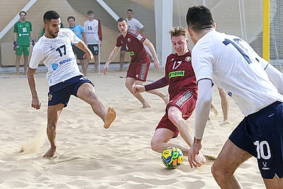 Белорусы снова уступили сборной России по пляжному футболу