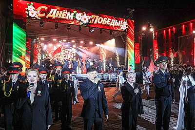 В регионах акция \"Споем \"День Победы\" вместе\" и фейерверк завершили празднование 9 Мая