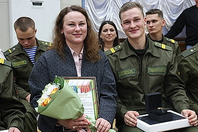 В Минске чествовали лучших военнослужащих срочной службы и их матерей