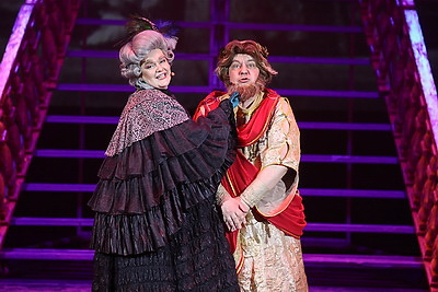 Юбилейный вечер \"Кальман против Штрауса, или Пять и пять - пятьдесят пять\" собрал на сцене весь коллектив музыкального театра