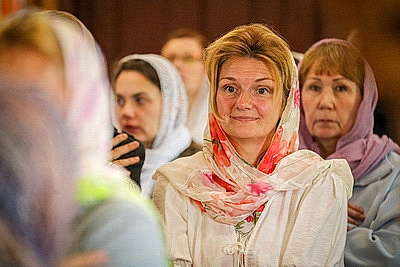 Православные верующие отмечают Яблочный Спас