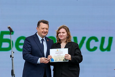 Мемориальную доску Ивану Чигринову, мурал с изображениями знаменитых земляков открыли в Костюковичах