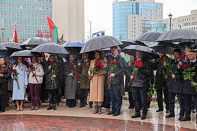 Памятный знак участникам минского подполья открыли в столице