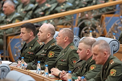 Лукашенко собрал совещание для подведения итогов комплексной проверки Вооруженных Сил