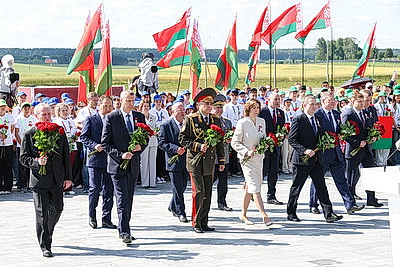 Символ мужества и гордости народа. Торжества по случаю Дня Независимости проходят на Кургане Славы