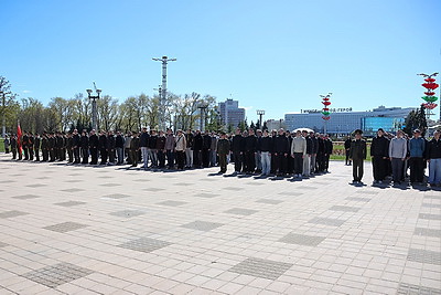 Торжественная отправка новобранцев на срочную военную службу прошла в Минске и регионах Беларуси