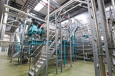 Непрерывный цикл. Сколько продукции в год будет производить новый завод агрокомбината \"Дзержинский\"