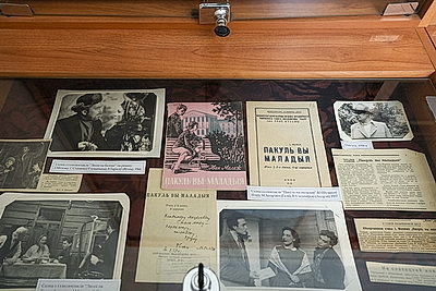 \"Рукописи и фронтовые переписки\". Что можно увидеть на выставке к 105-летию со дня рождения Ивана Мележа в Минске