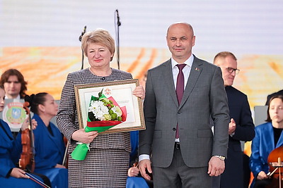 \"Дажынкі-2026\". Лучших тружеников села Витебской области чествуют в Миорах