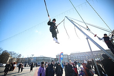 Выставка спецтранспорта, интерактивные площадки, конкурсы. Акция МВД проходит у Дворца Республики в Минске