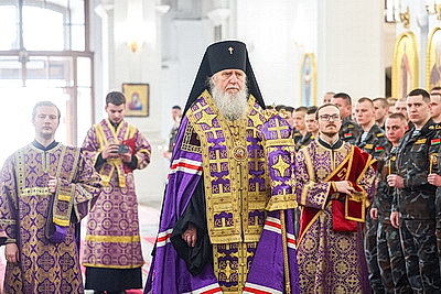 Хоругвь с ликом Александра Невского вручили отряду милиции особого назначения УВД Витебского облисполкома