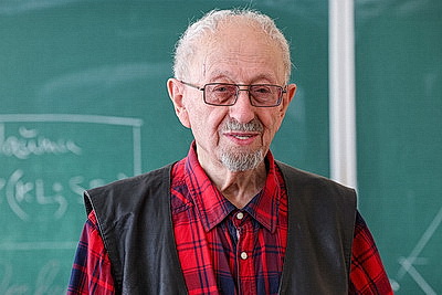 Преподавать намерен до 99 лет. Откуда берутся силы у третьего народного учителя Беларуси