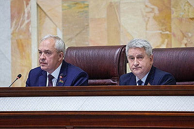 \"Максимально задействовать полномочия для реализации решений\". Сергеенко о ключевой задаче на сессию