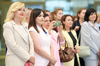 \"Мы разные, но мы едины\". Экскурсия во Дворец Независимости дала старт новому проекту Белорусского союза женщин