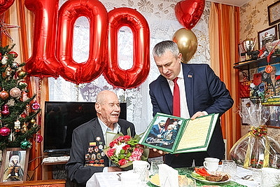 В Гомеле поздравили ветерана ВОВ Николая Касперовича с 100-летним юбилеем