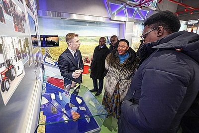 Парламентская делегация Зимбабве посетила РНПЦ \"Мать и дитя\" и МТЗ