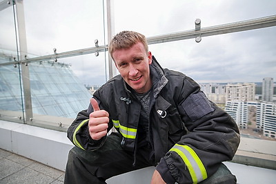 24 этажа скоростного подъема. Конкурс среди спасателей прошел в Минске