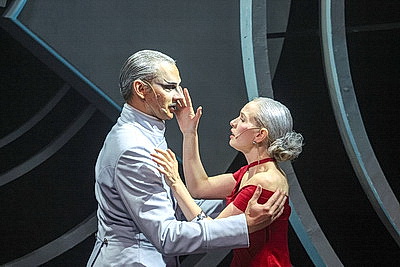 Орловский театр \"Свободное пространство\" представил на театральном форуме \"M.@rt.контакт\" спектакль \"Анна. Сны\"