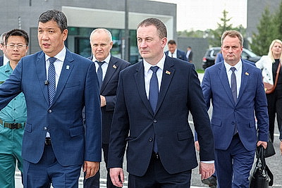 Премьер-министр Беларуси посетил предприятия по переработке отходов в Кыргызстане