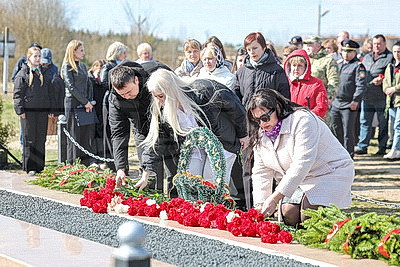 Память сквозь поколения. В Дятловском районе прошел митинг на месте расстрела фашистами мирных жителей