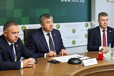Шулейко представил нового руководителя коллективу Минлесхоза