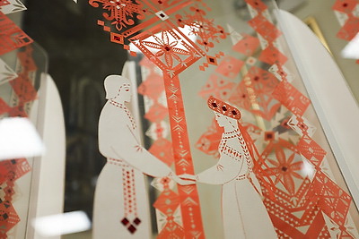 Бумажные кружева. Мастера из Молодечно хранят традиции белорусской вытинанки с уникальным почерком