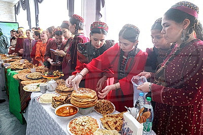 По-восточному ярко и по-белорусски гостеприимно. В ГрГУ им. Я. Купалы отметили Навруз