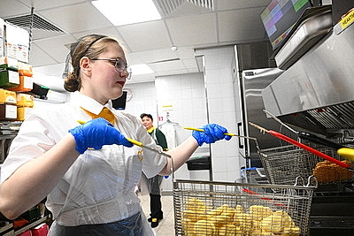 Лукашенко посетил один из ресторанов сети \"Мак.бай\"