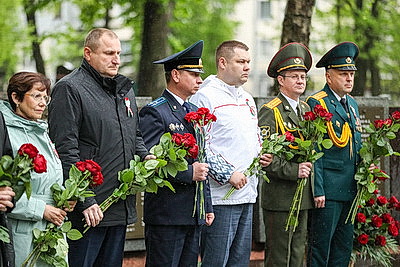 С песнями военных лет. По Минску проехал \"Трамвай Победы\"