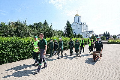 \"Восстановление святынь Беларуси\": волонтеры БРСМ и студотряды Минска благоустроили территорию храма