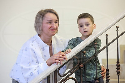 \"Слышим смех детей, видим их счастливые лица\". Особенные подопечные и их мамы отдыхают в лагере Красного Креста