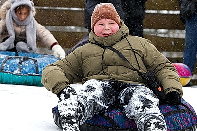 В Минске оборудованы снежные горки для зимних забав
