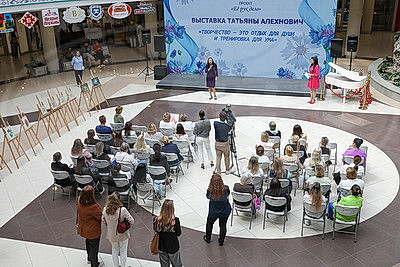 Выставку работ участницы проекта \"Ее рук дело\" презентовали в Минске