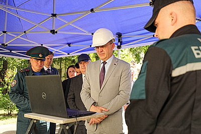 \"Новая кровля и обследование повреждений\". Как продолжается восстановление дома в центре Минска после пожара