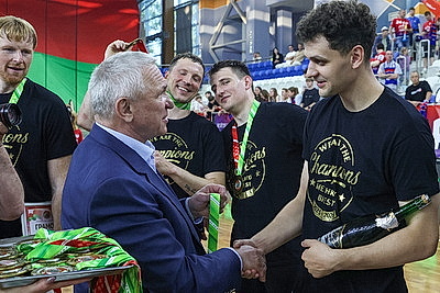 \"Мешков Брест\" обыграл гандболистов СКА и вернул себе чемпионский титул