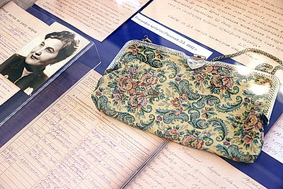 В минском Купаловском театре открылась экспозиция архивных документов о судьбах великих актрис