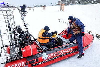 Работники ОСВОДа в Гродно продемонстрировали алгоритм действий при несчастном случае на подледной рыбалке