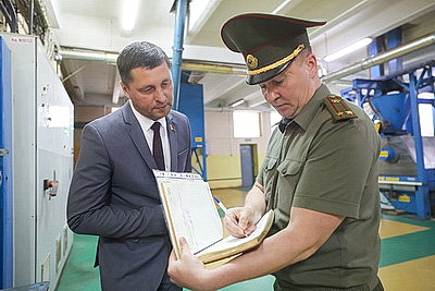 \"Люди заряжены, задачи по силам\". Военкомы ознакомились с ходом уборочной в Гродненском районе