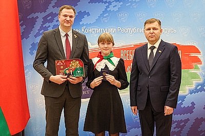 Всебелорусская акция \"Мы - граждане Беларуси!\" стартовала в Конституционном Суде