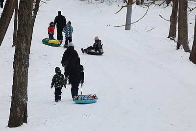 Любители активного отдыха провели праздничные выходные на снежных склонах
